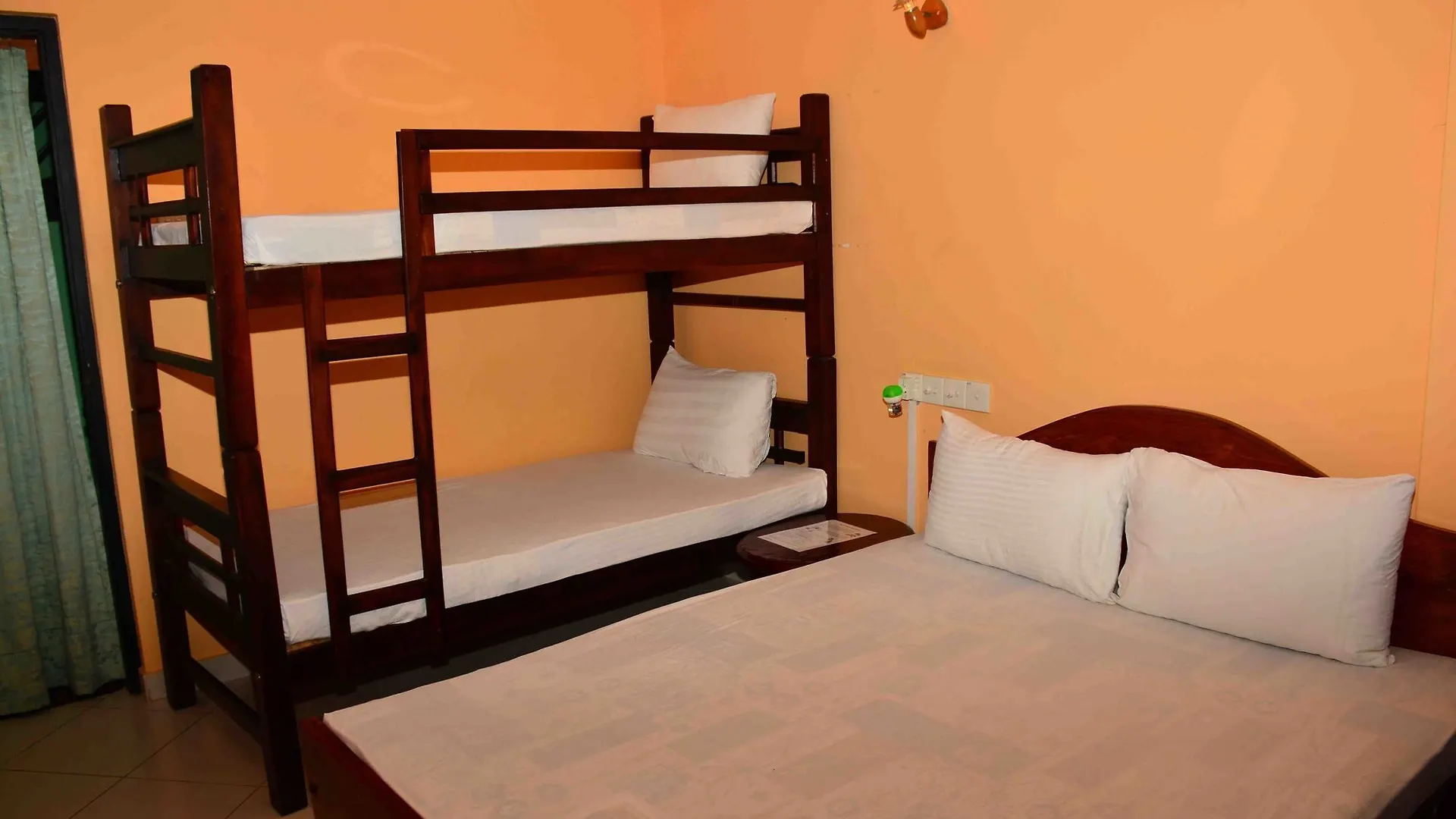 Hotel Sage Fortress Negombo